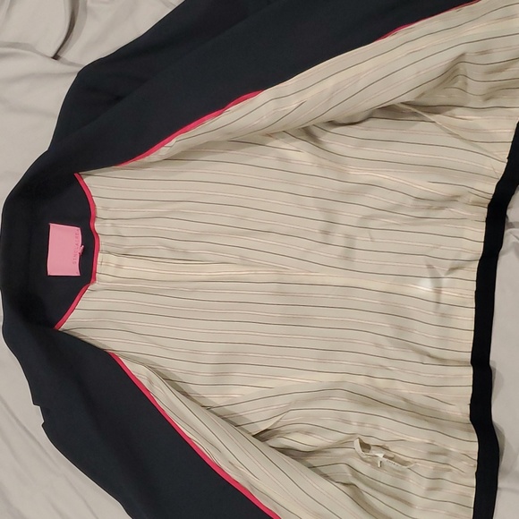 Blazer - Picture 2 of 7